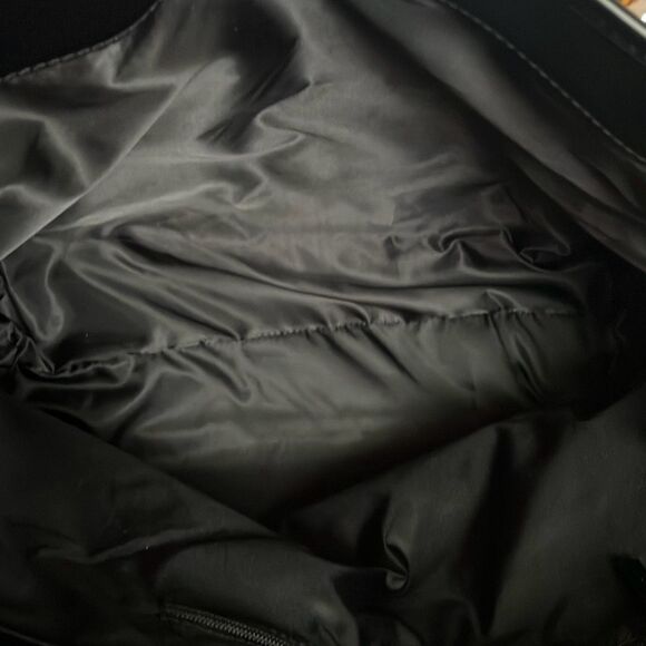 NWT: Lilly Pulitzer Meena Tote Onyx Paradise Glow Engineered Tote$178 - Picture 11 of 14